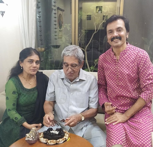 milind gawali family and home