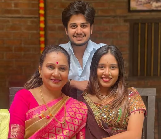 priya berde with son and daughter
