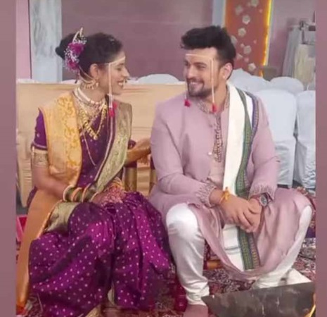 marathi actor druv datar wedding photos