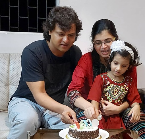 kashyap parulekar with wife and daughter