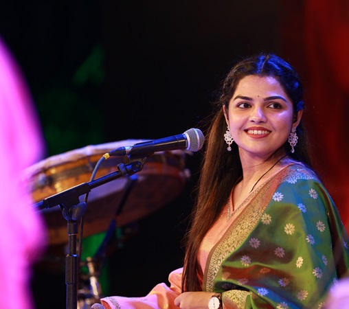 actress and singer aarya ambekar