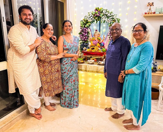 siddharth chandekar family photo