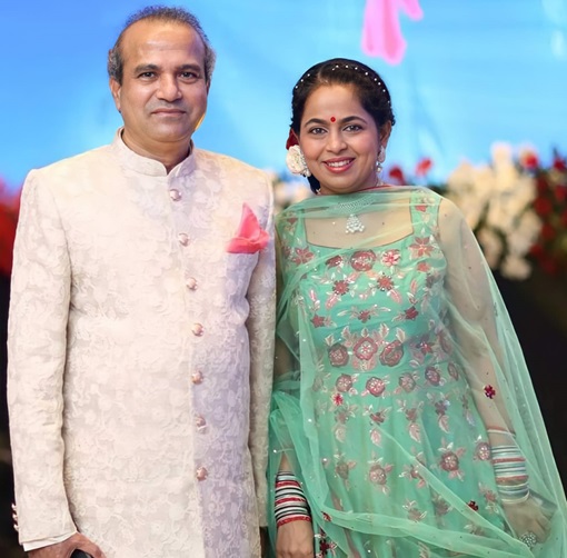 suresh wadkar with wife