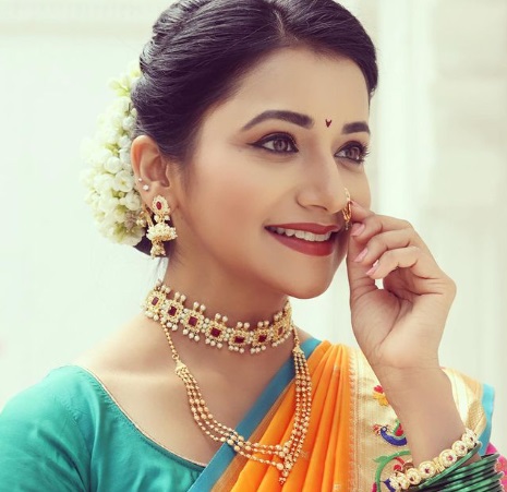 jui gadkari marathi actress