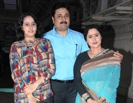 nishigandha wad family photo