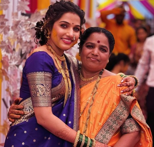 Jahnavi Kiran Killekar with mother