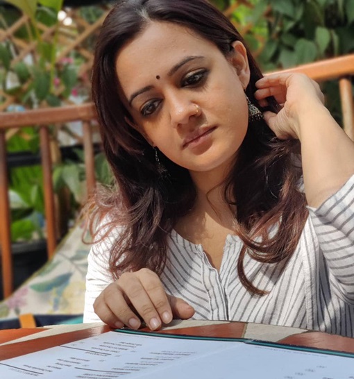 actress spruha joshi news