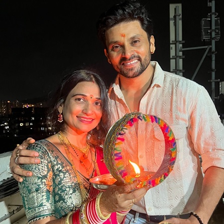 kapil honrao with wife karvachauth photos