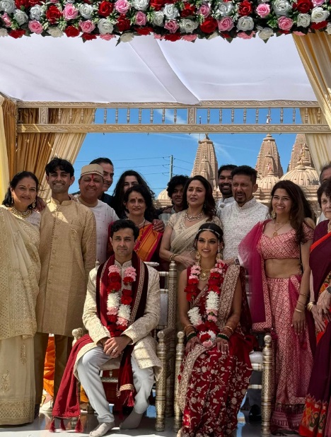 madhuri dixit bhachi anjali dixit and dr. ojas deshpande wedding photos