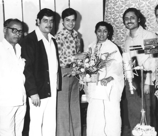 sachin pilgaonkar with father sharad pilgaonkar